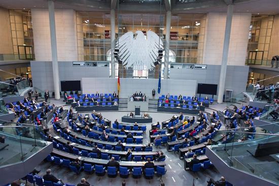 德国联邦议院辩论现场。